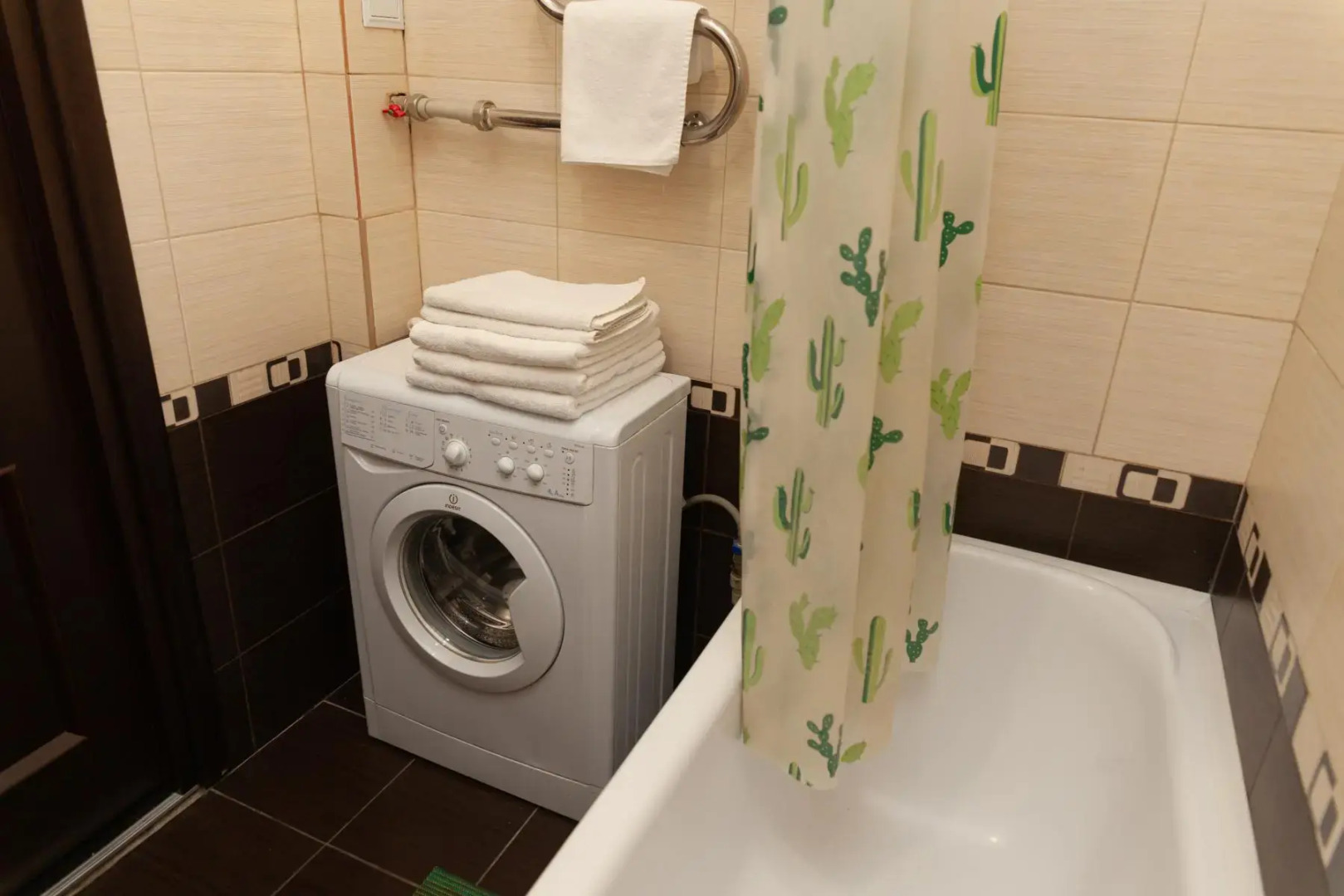 Апартаменты двухкомнатные (94) Серебровская 91