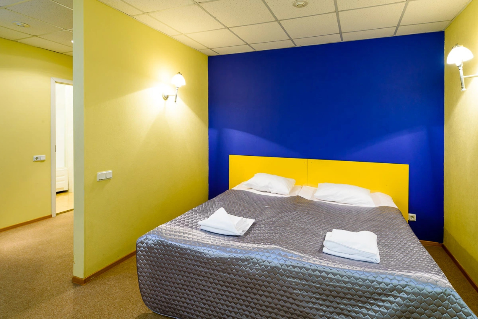 Отель Red Apple