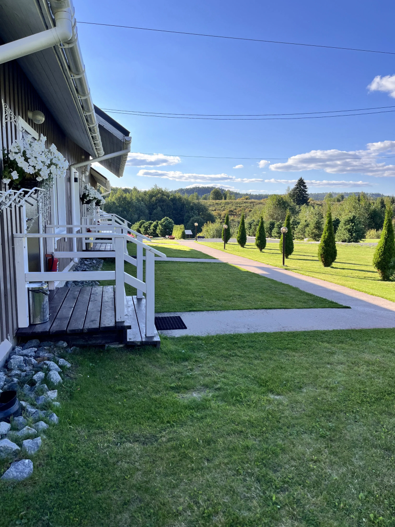 Частный дом у реки 1