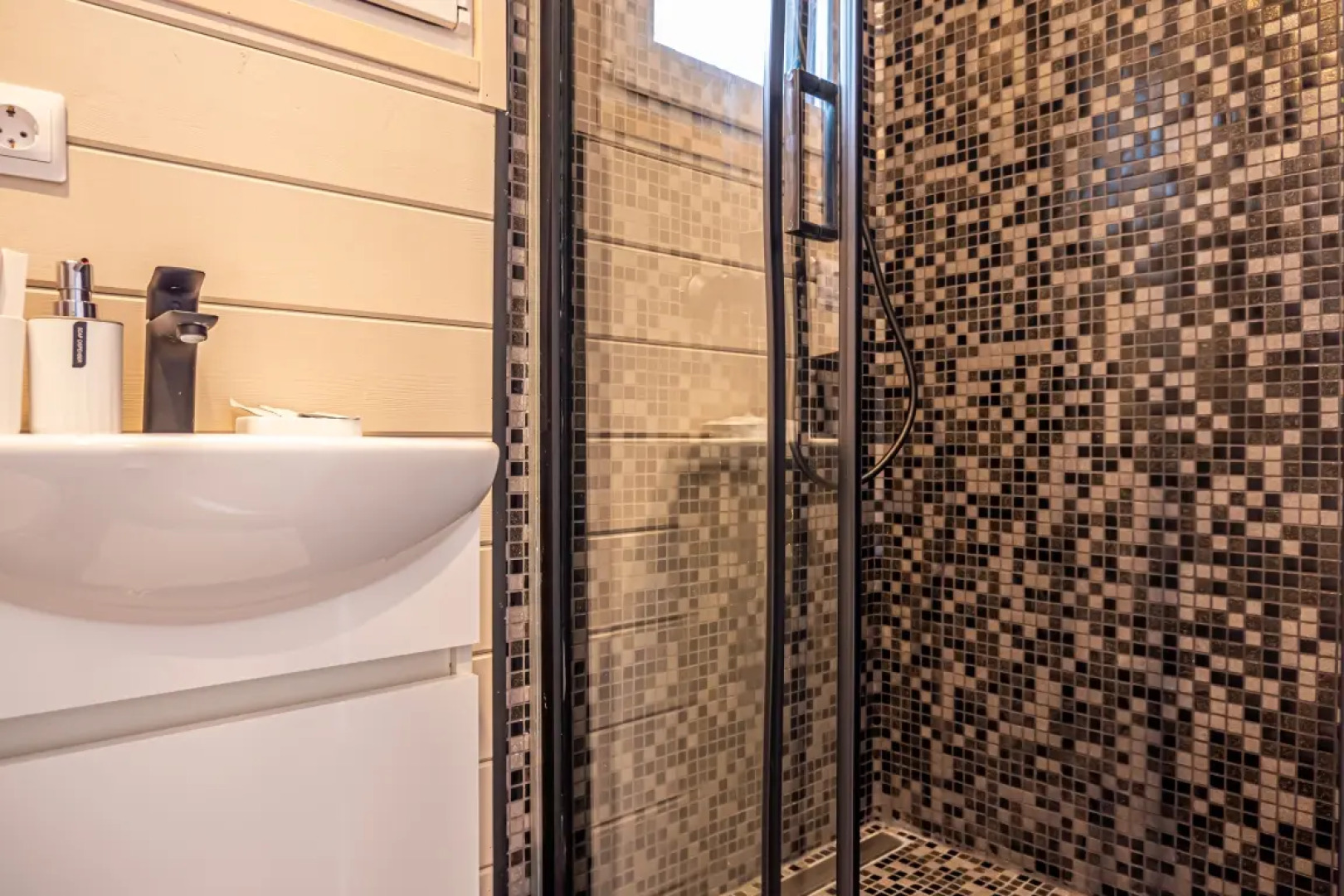 Коттедж Премиум с Терассой и Красивым Видом в Терсколе от Квартирукинг