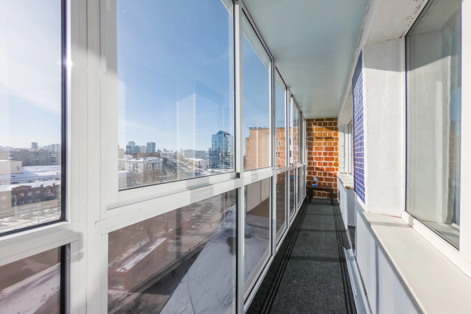 Апартаменты с балконом на Челюскинцев 21