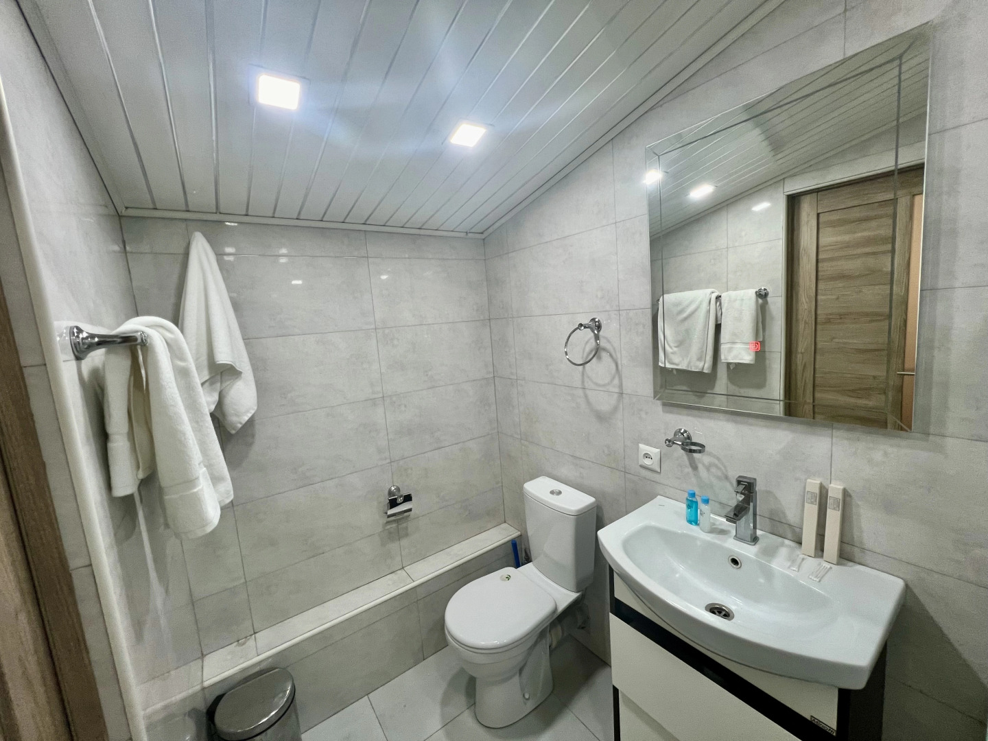 Отель Castle Family