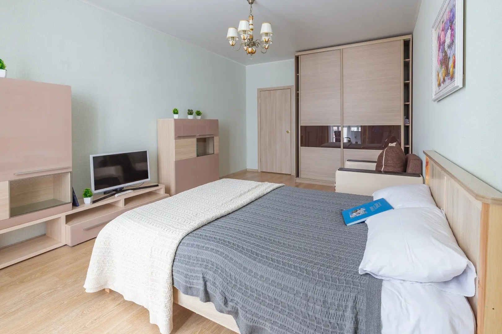 Апартаменты однокомнатные на Республике 67