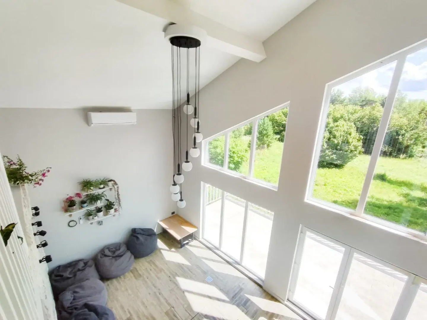 Частный дом Дом с панорамными окнами, 3 спальнями и сауной