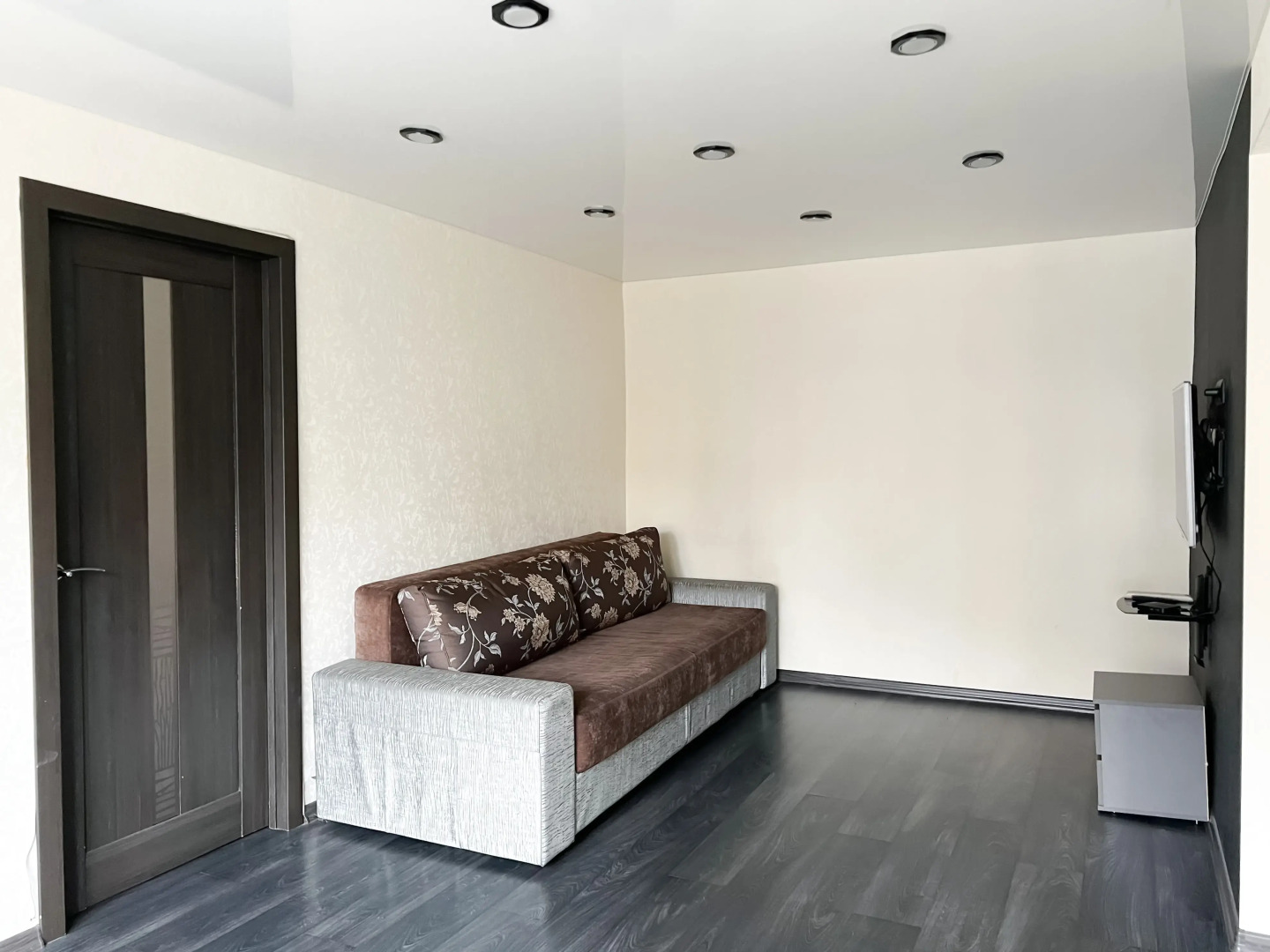 Квартира 2-комнатная на Коминтерна 17