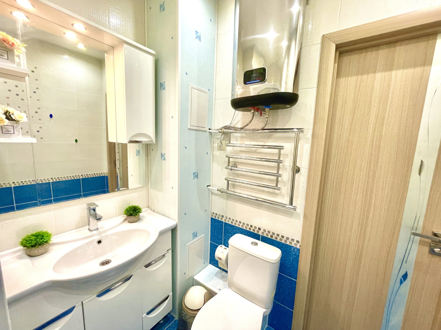 Апартаменты двухкомнатные в Центре Города на 5 этаже (рядом с набережной р. Волга) у ул. Арцыбушевская, 204