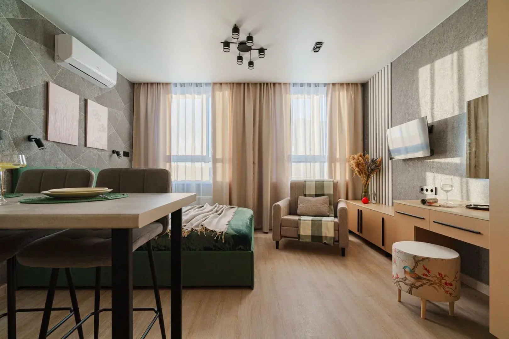 Квартира Стильная студия в одном из крупных и развитых районов города Екатеринбурга