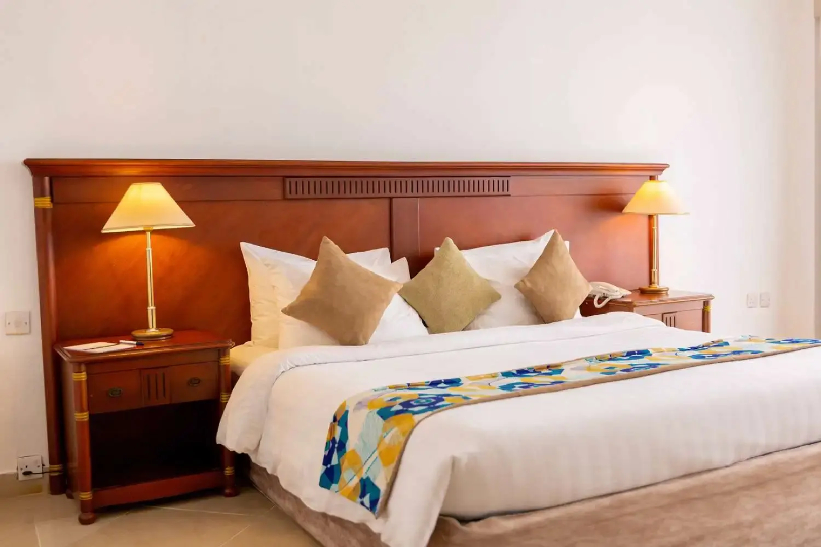 Отель Golden Tulip Dar Es Salaam