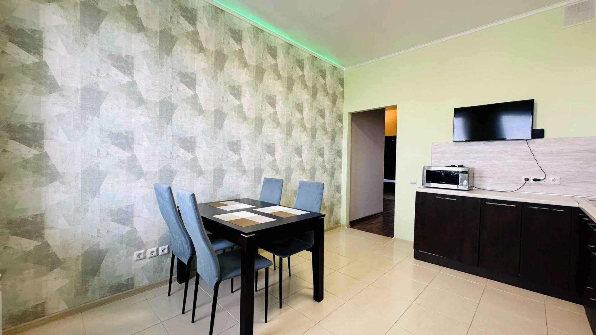 Квартира 3х комнатная с панорамой центра, 11 этаж