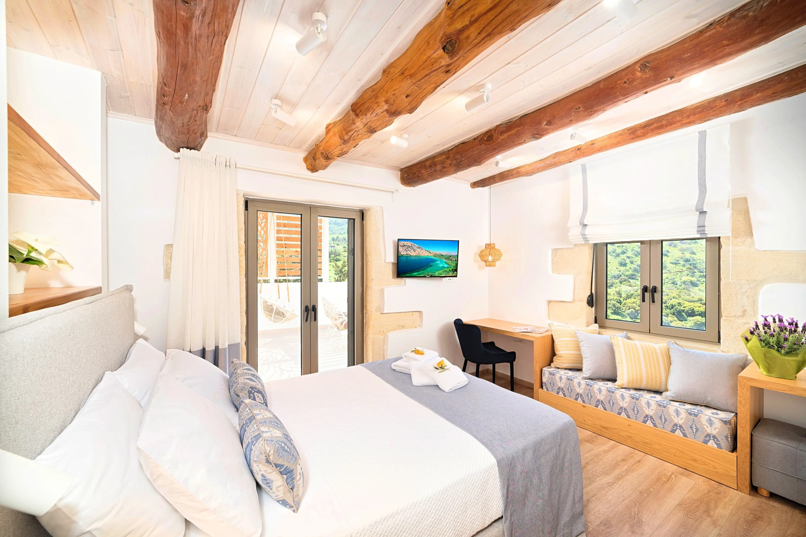 Вилла Blue Lake Heated Pool