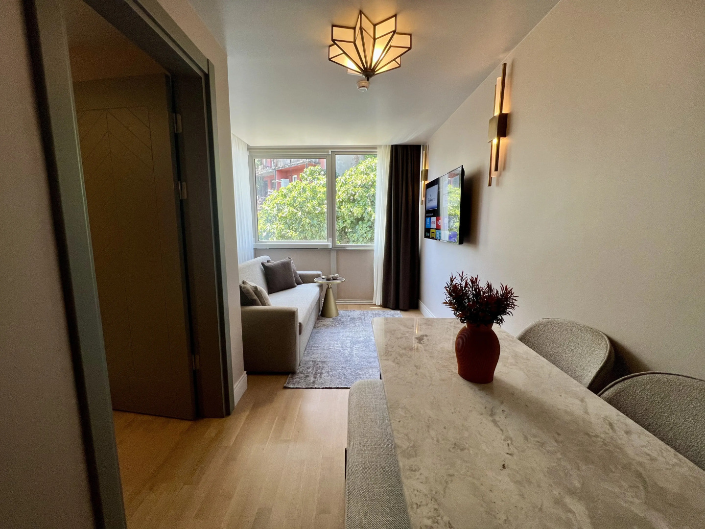 Отель Weingart Suites