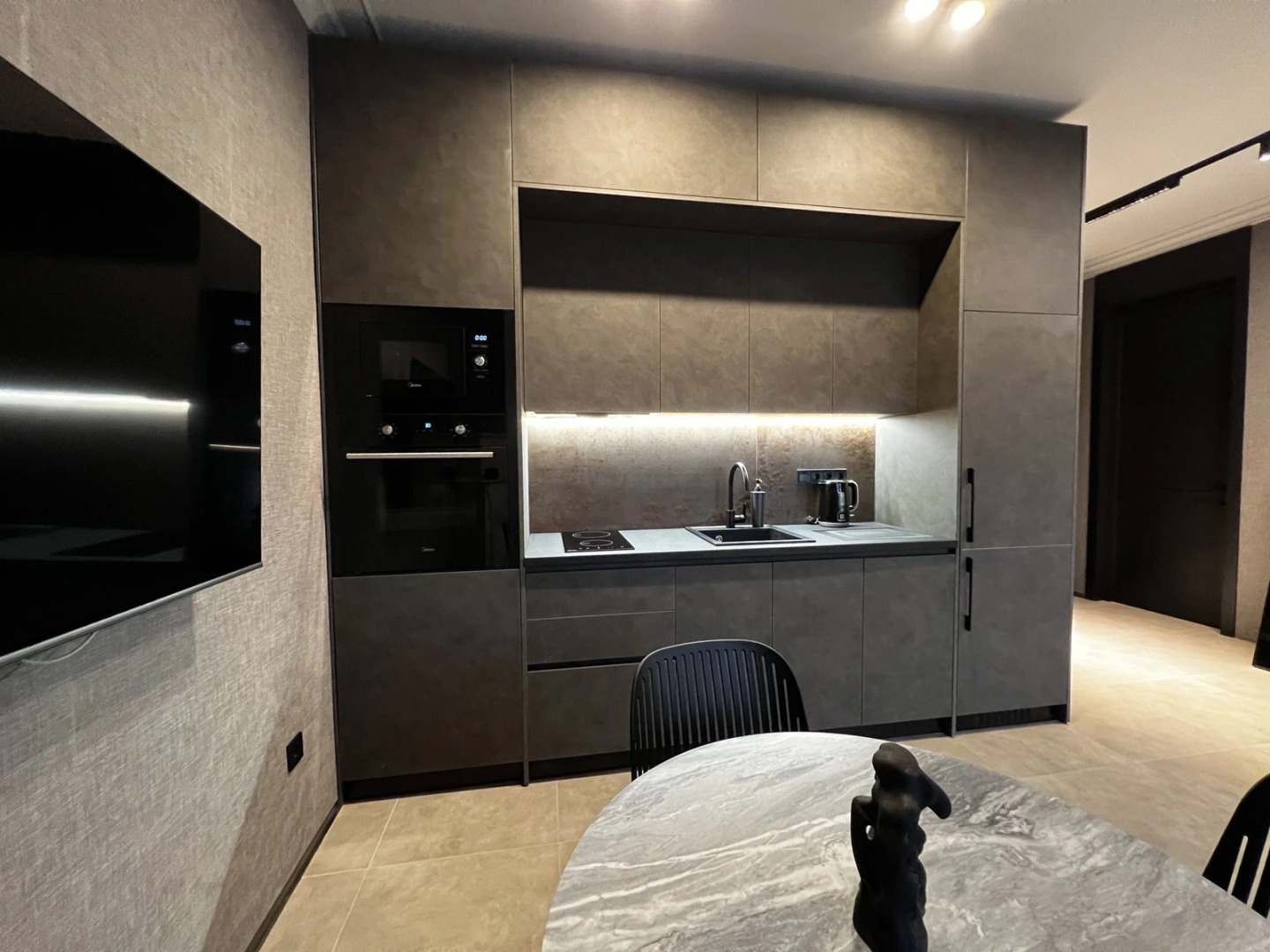 Apartments Leitmotif