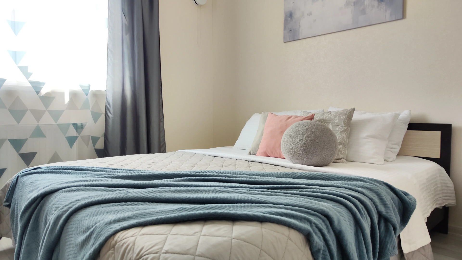 Апартаменты Panda Home с видом на мост влюблённых