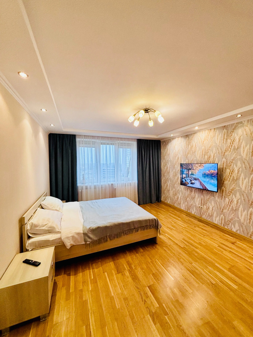 Квартира Просторная 2хкомнатная возле метро