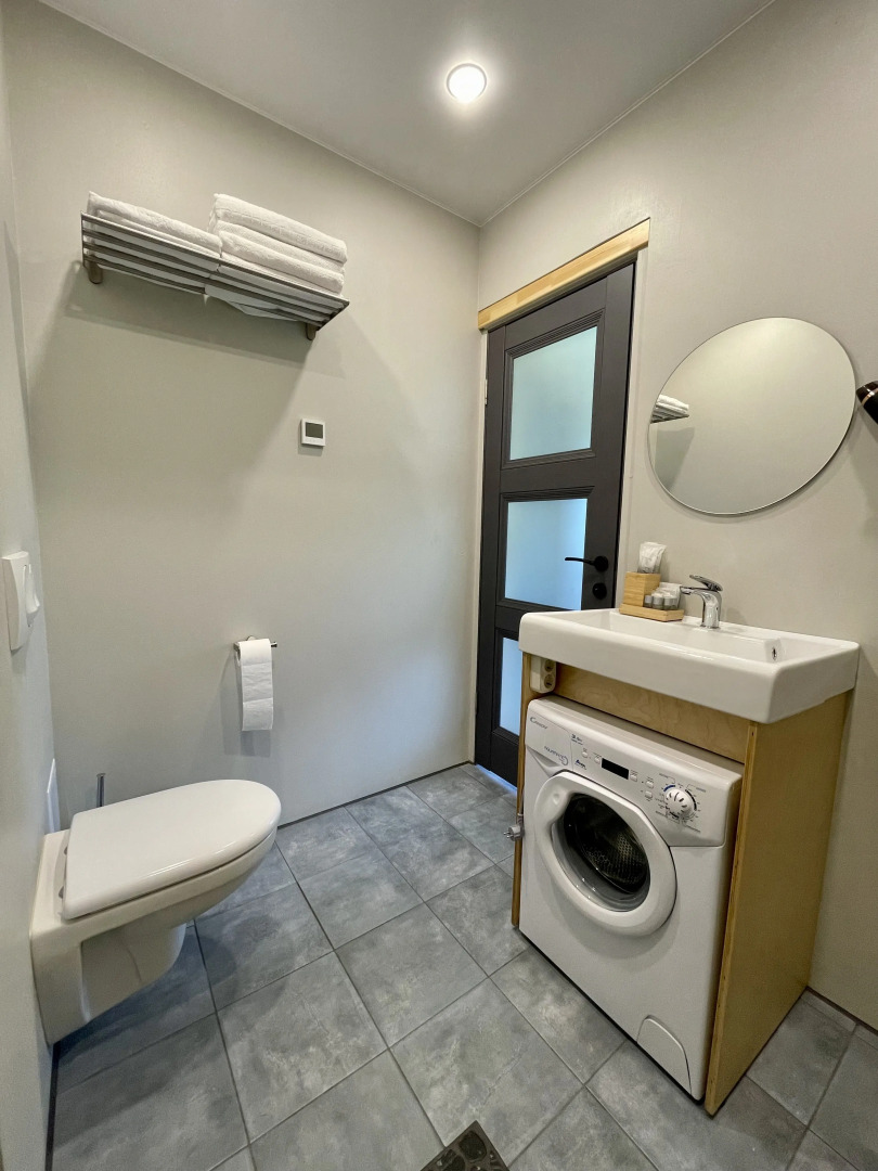 Частный дом Дом отдыха Холмово в диком лесу на берегу реки с панорамными окнами