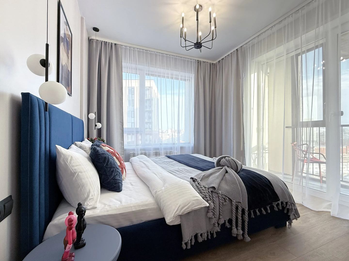 Апартаменты ЯРКИЙ ДИЗАЙН ПАНОРАМА НА РЕКУ ПРЯМО С КРОВАТИ