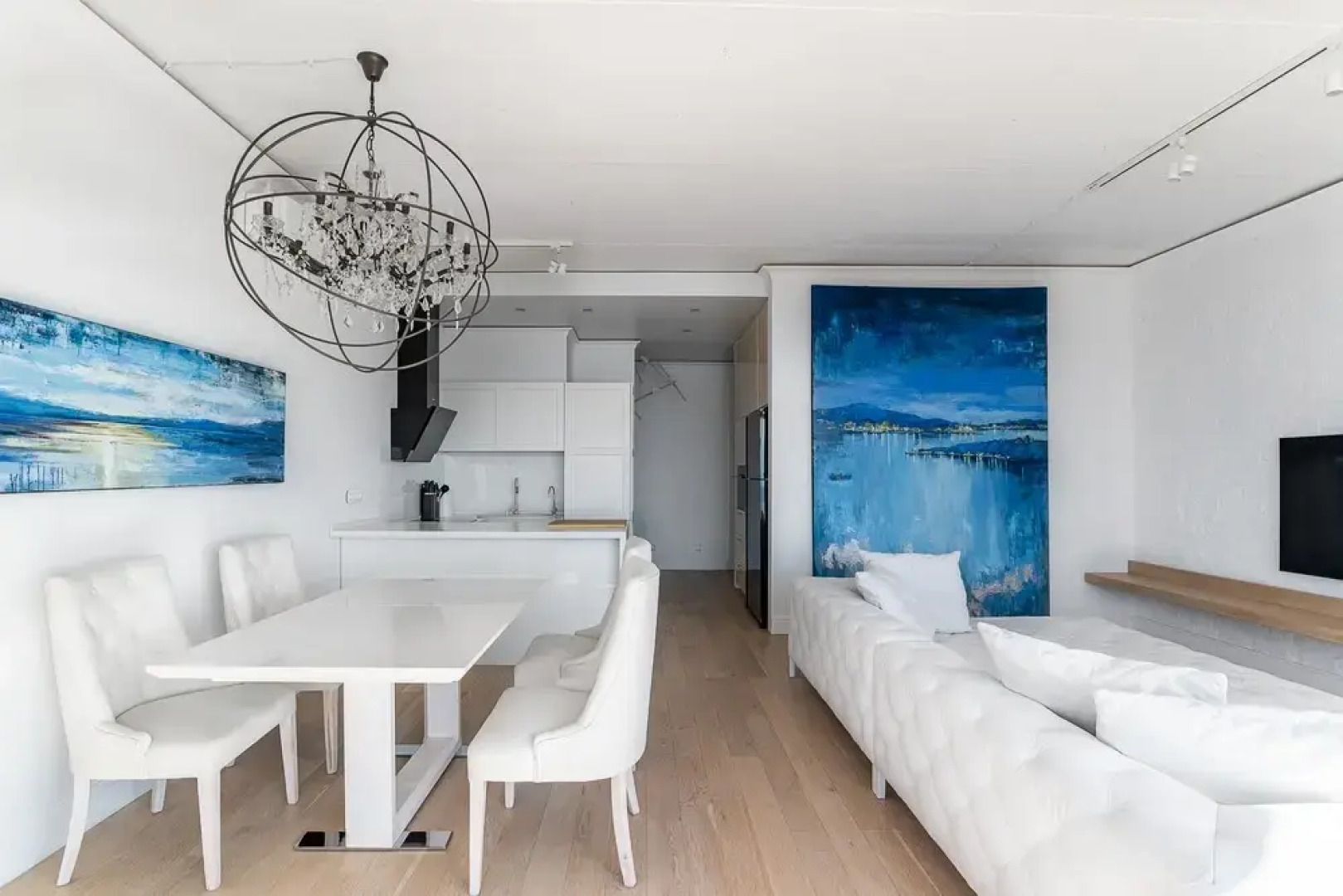 Апартаменты на первой линии главной набережной