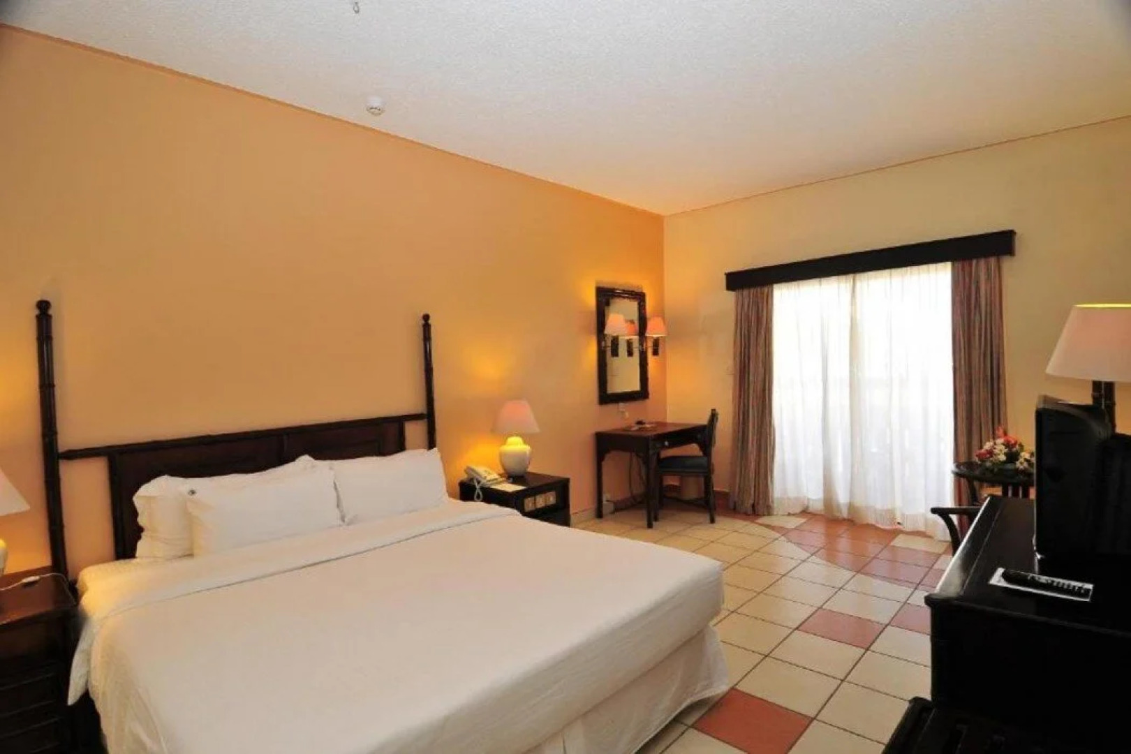 Курортный отель Mombasa Continental Resort