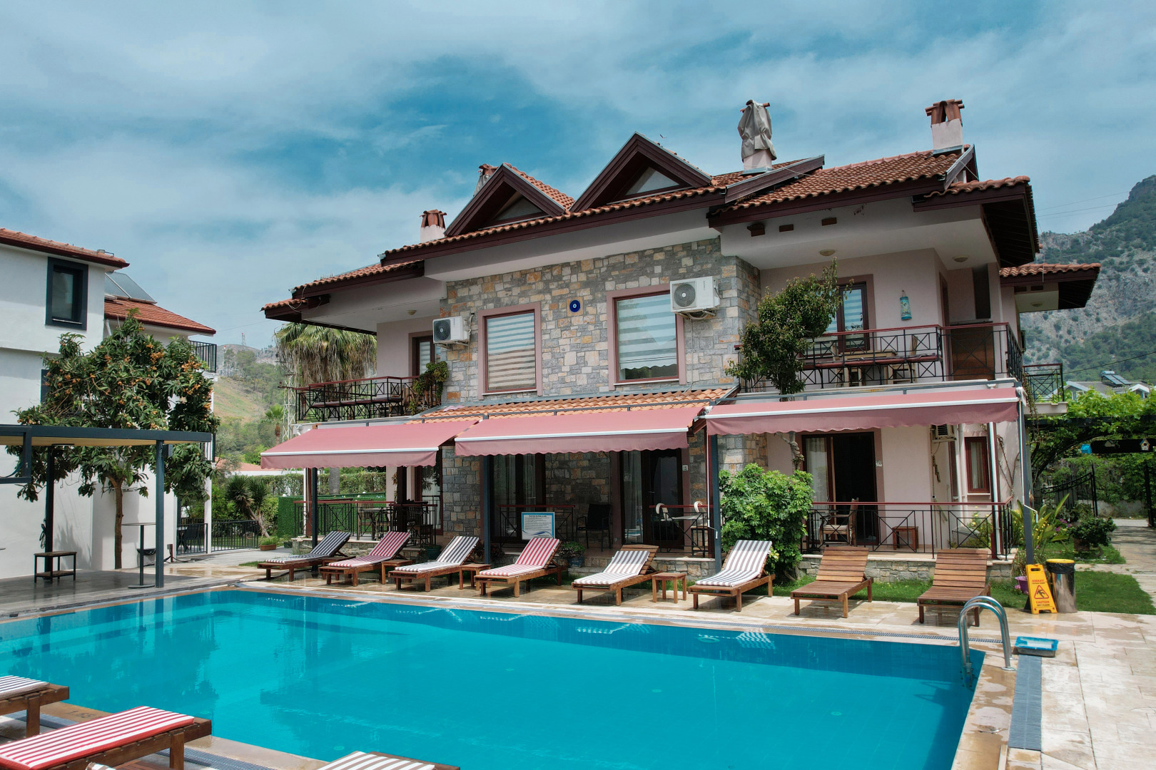 Отель Vira Apart