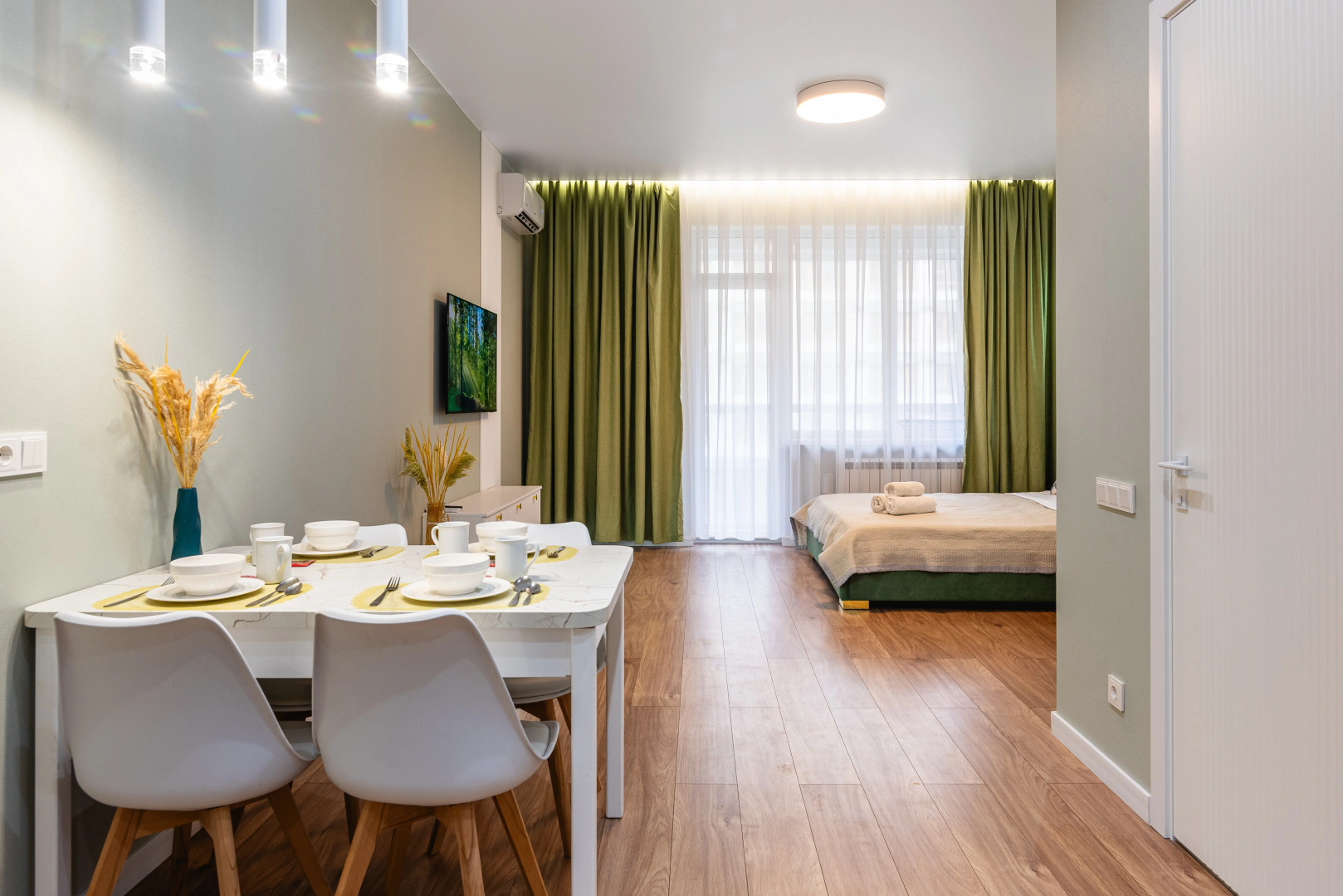 Апартаменты Уютная студия Фисташка в сердце города (170)