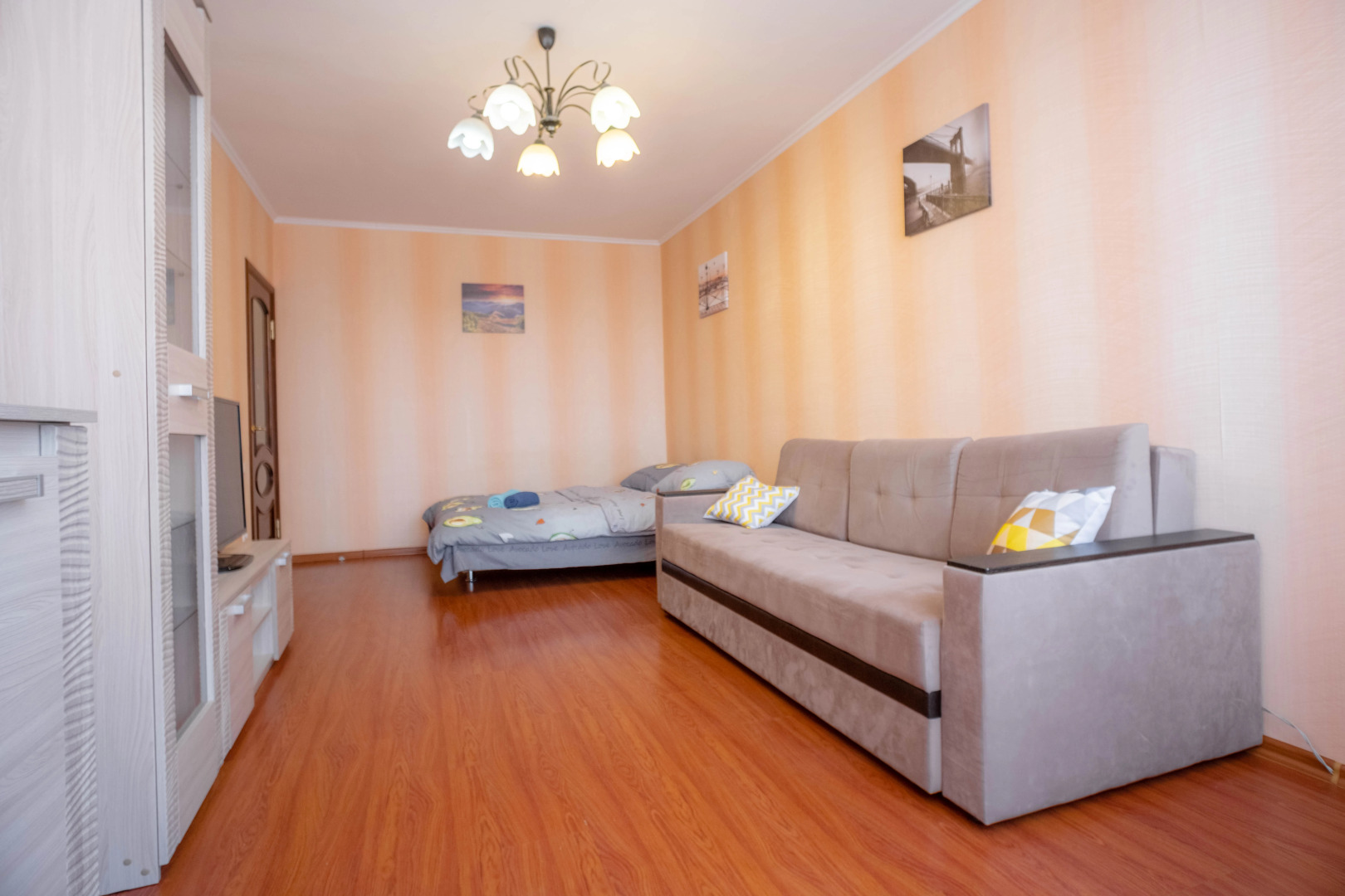 Апартаменты просторная однушка на главном проспекте города