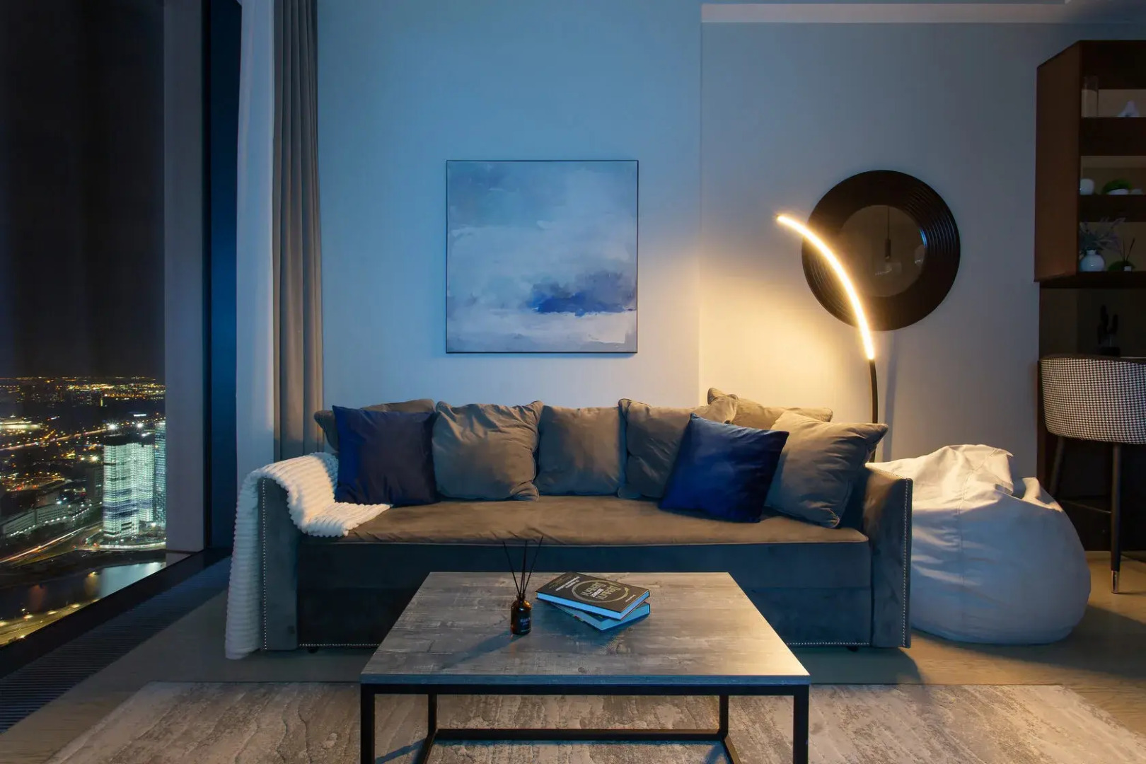 Апартаменты Sky City Moscow 62 этаж! Вид на Башни, Лужники, Парк победы и город! Очень уютный!