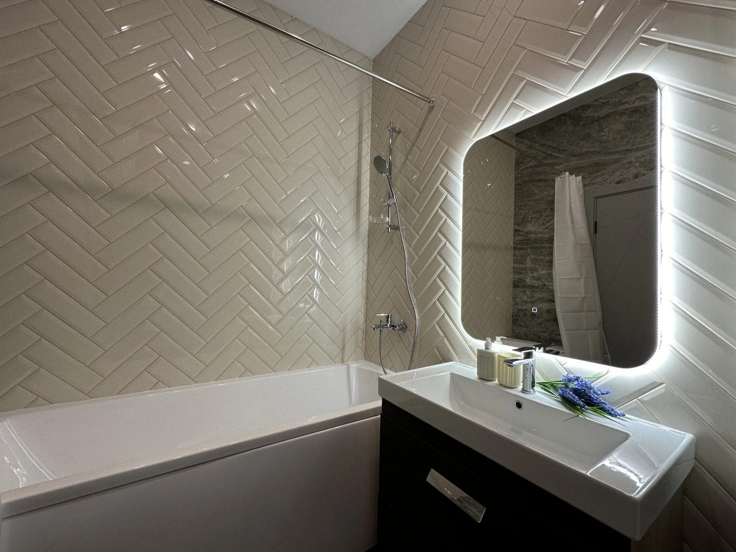 Апартаменты в цeнтрe Нижнего рядoм с Koлecoм oбoзpения и Канатной дорогой от Уют и Комфорт Нн