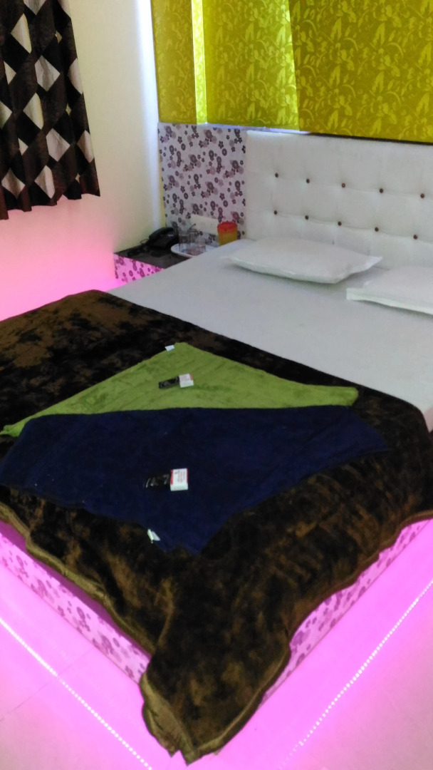 Отель Radha Krishna