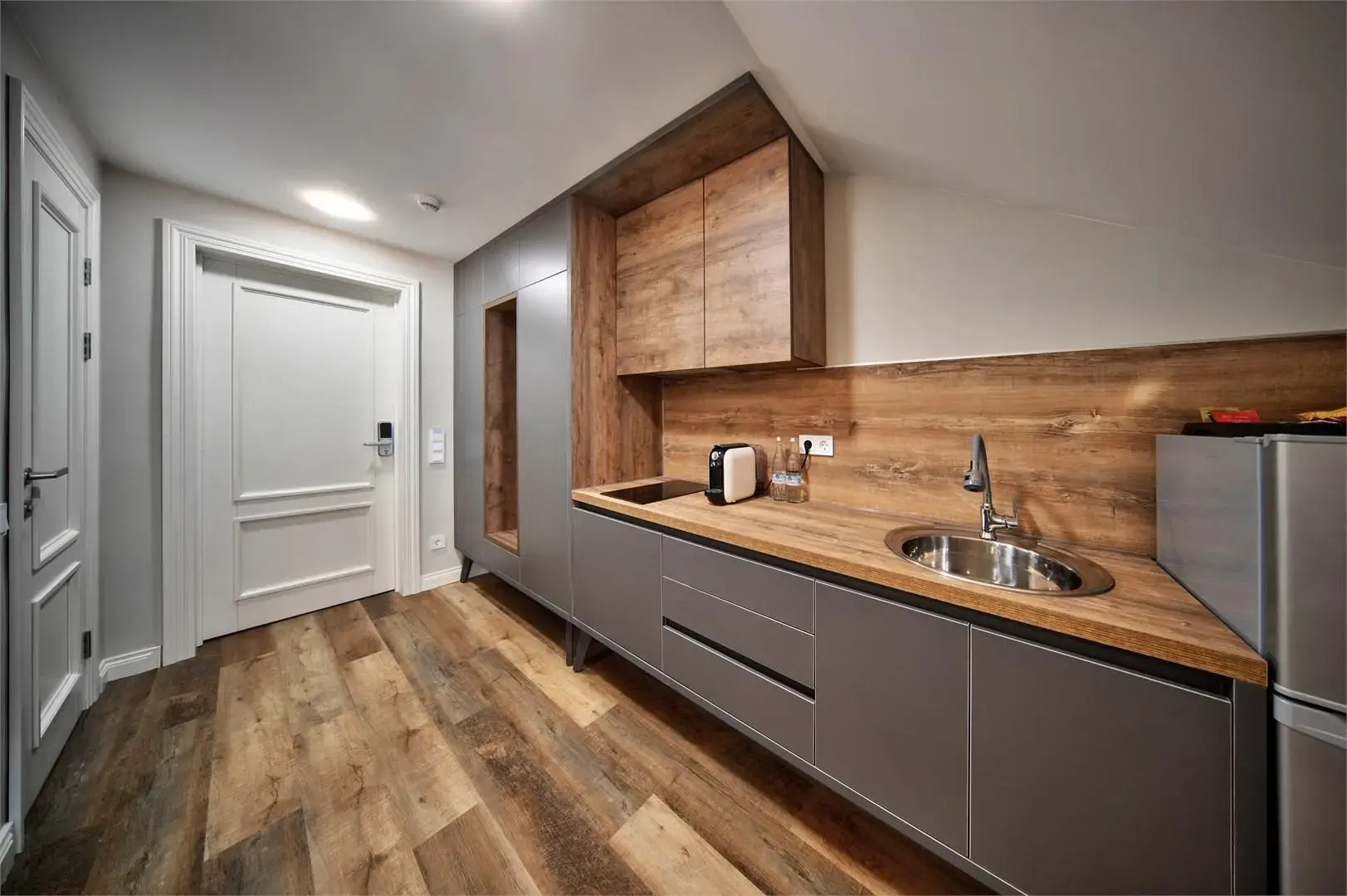 Хатти Апарт