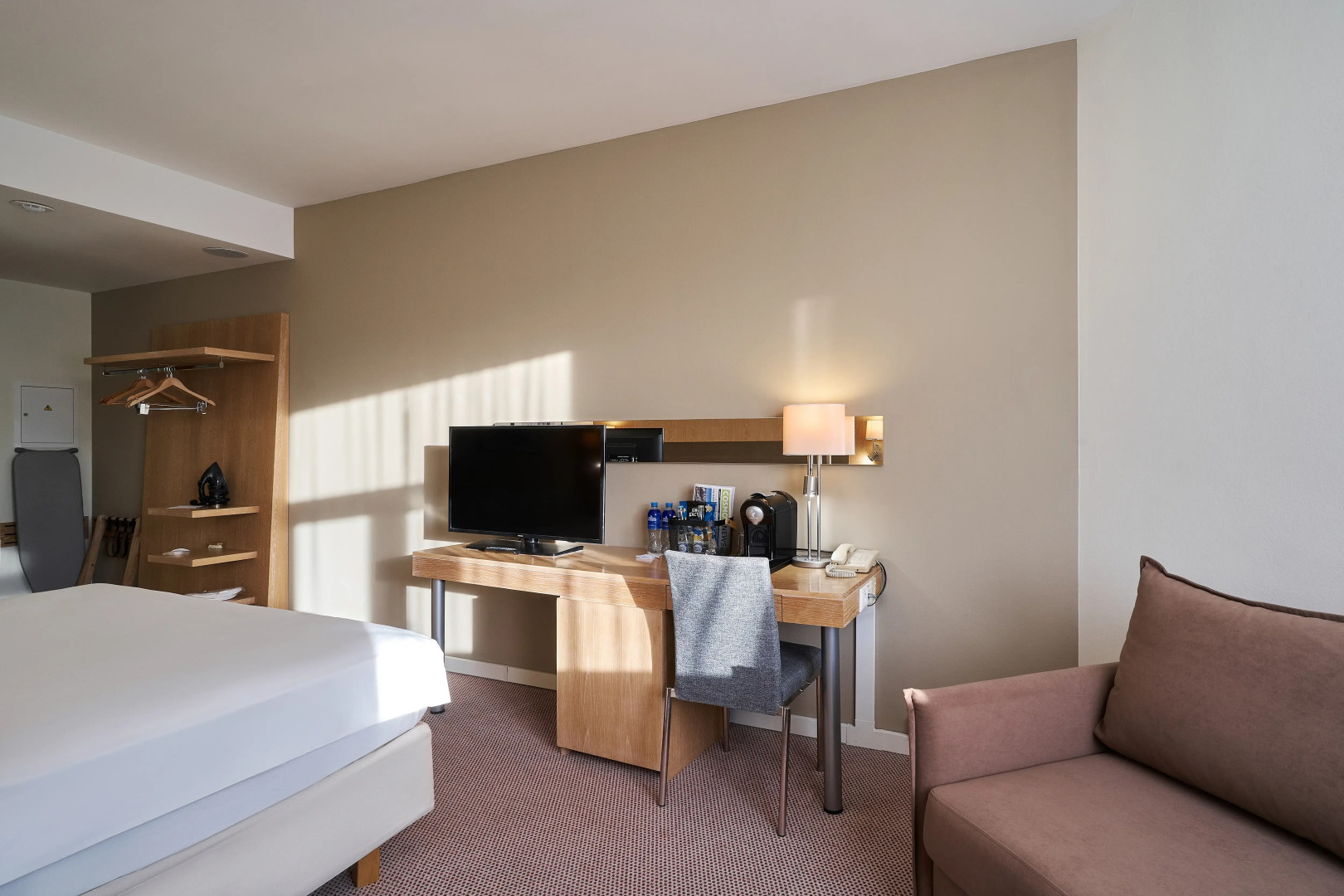 Отель Cosmos Ekaterinburg Hotel