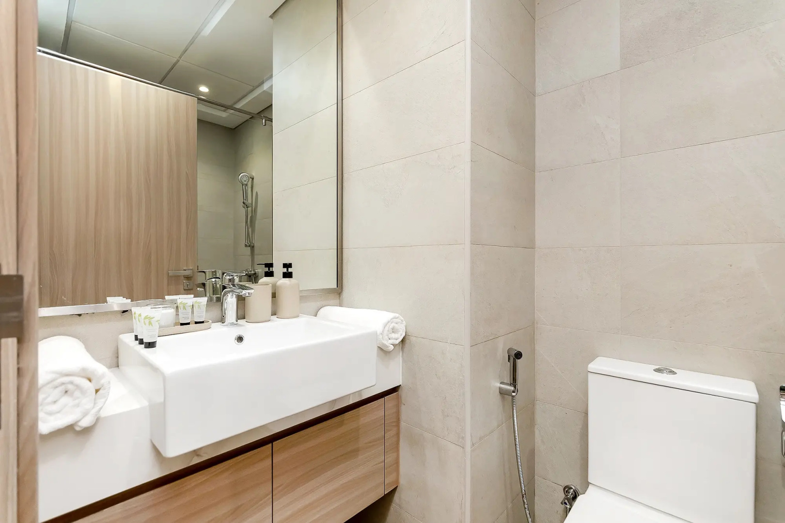 Апартаменты Modern studio in Azizi Riviera