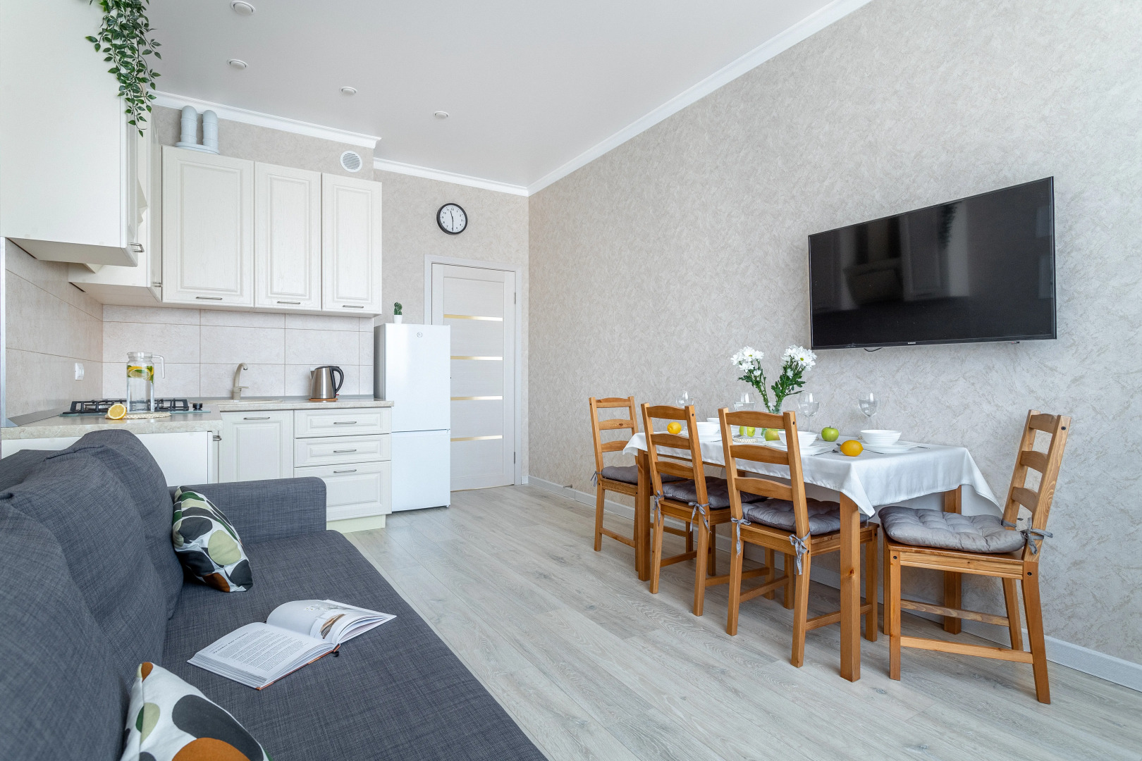 Апартаменты Светлые Уютные на Первой Береговой Линии от Home Group apartments