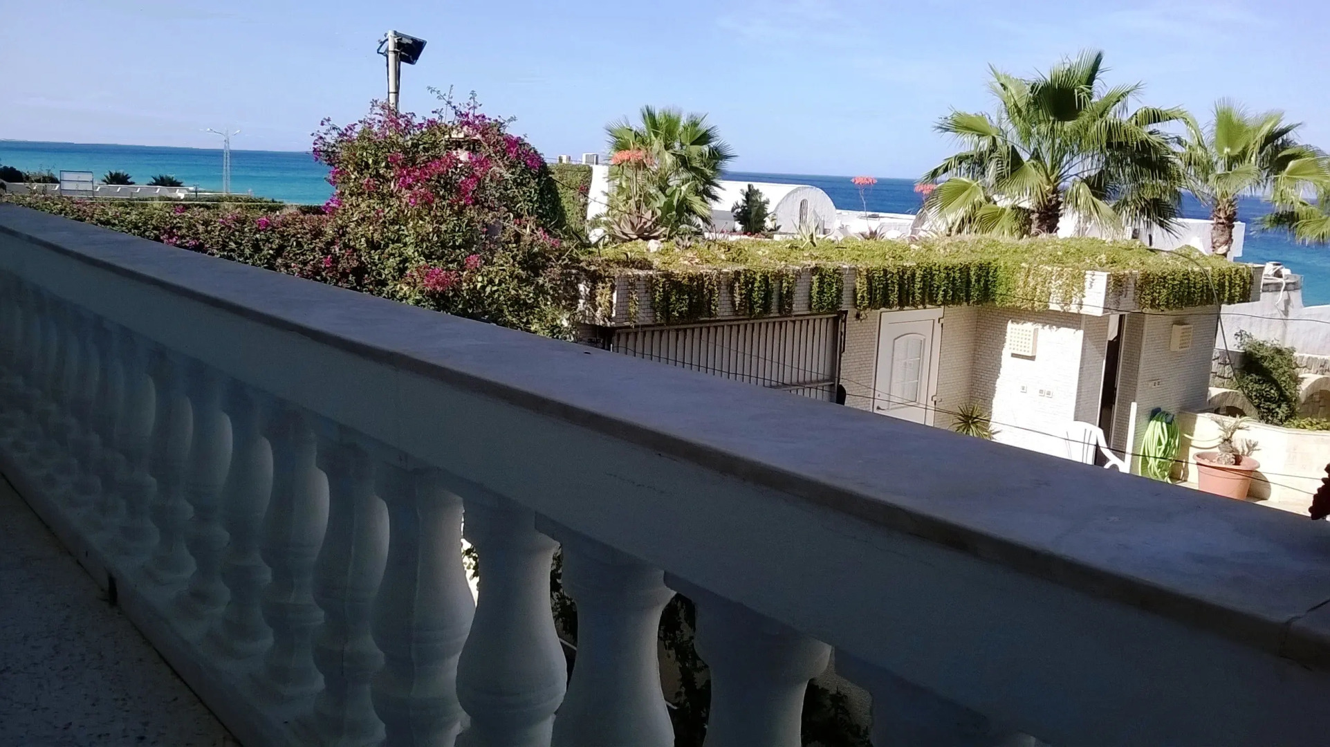 Вилла Азаиза