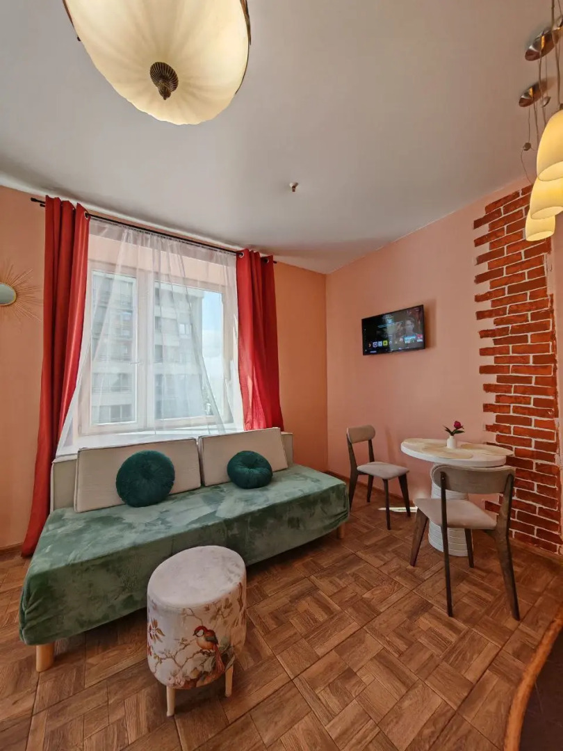 Квартира Светлая в Шаговой Доступности от Метро