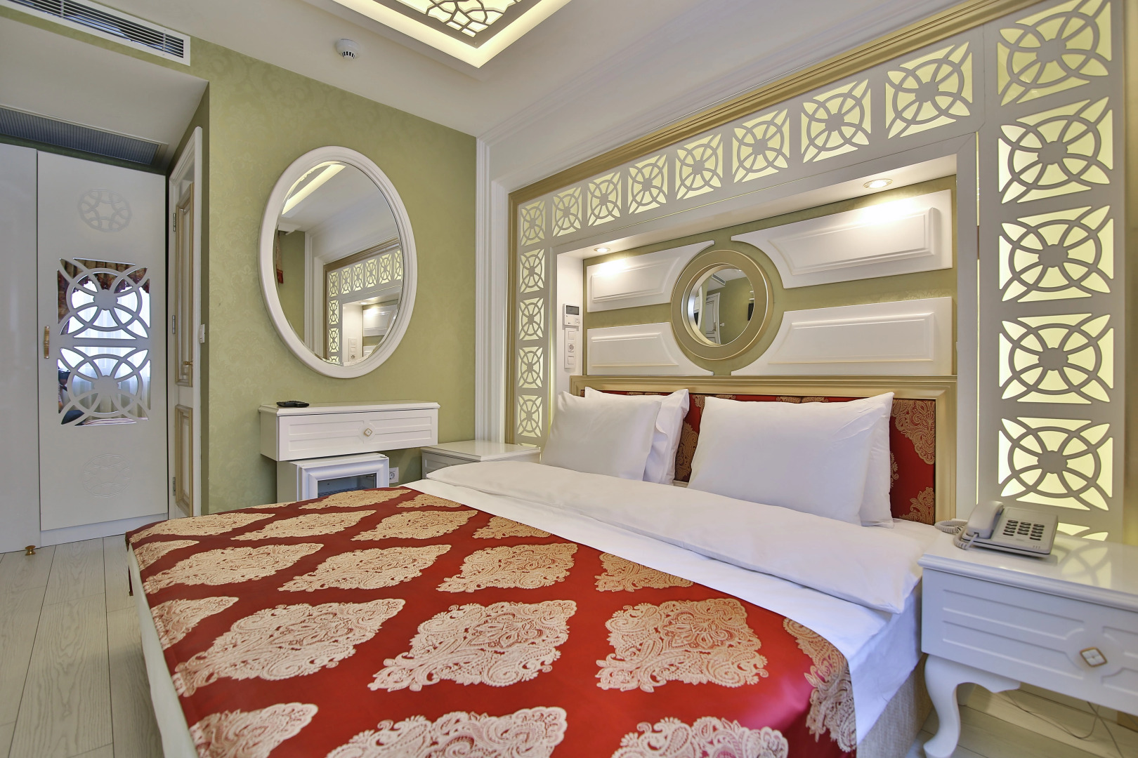 Отель Queens Land Istanbul