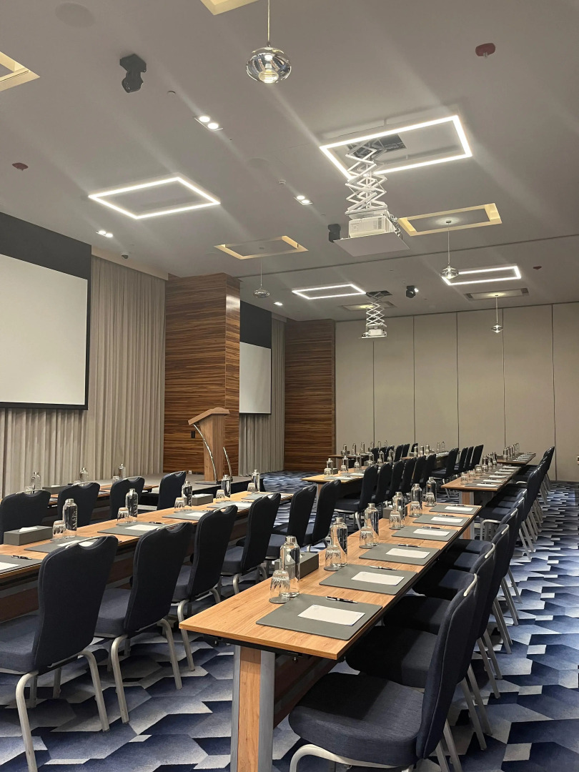 Отель Grand Cosmopolitan