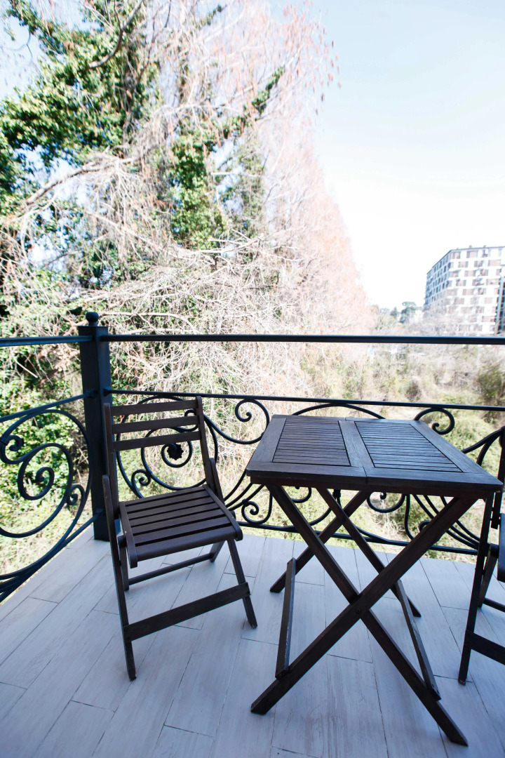 Апартаменты двухуровневые с балконом