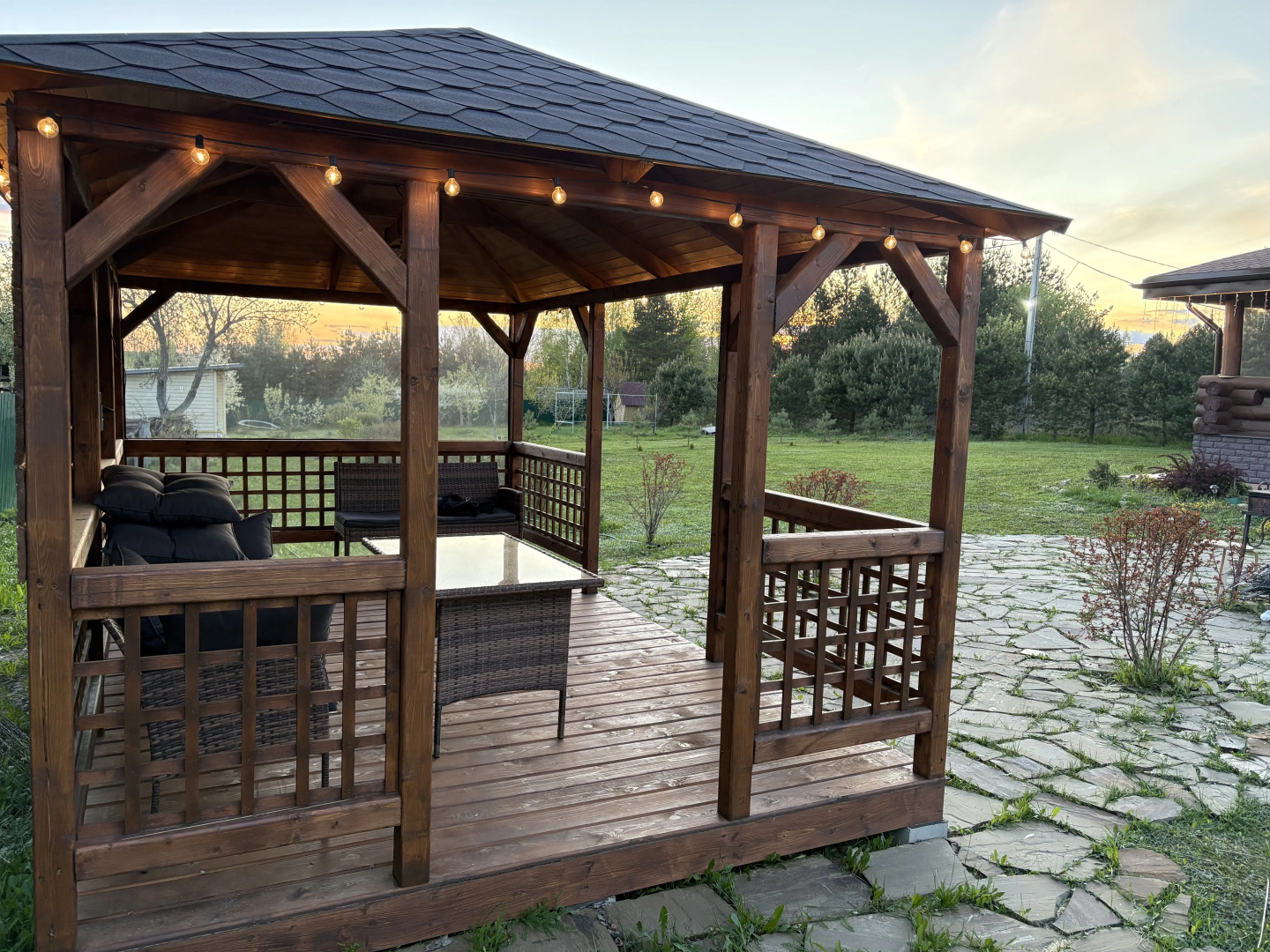 Частный дом из бревна с баней