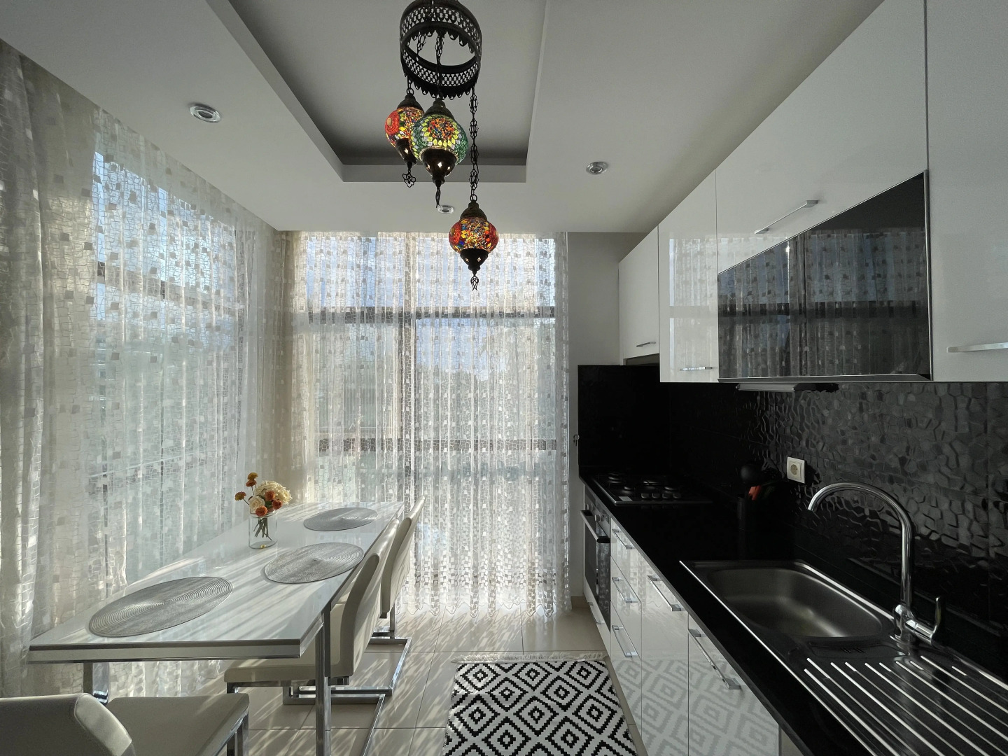 Апартаменты у моря 320 м с балконом