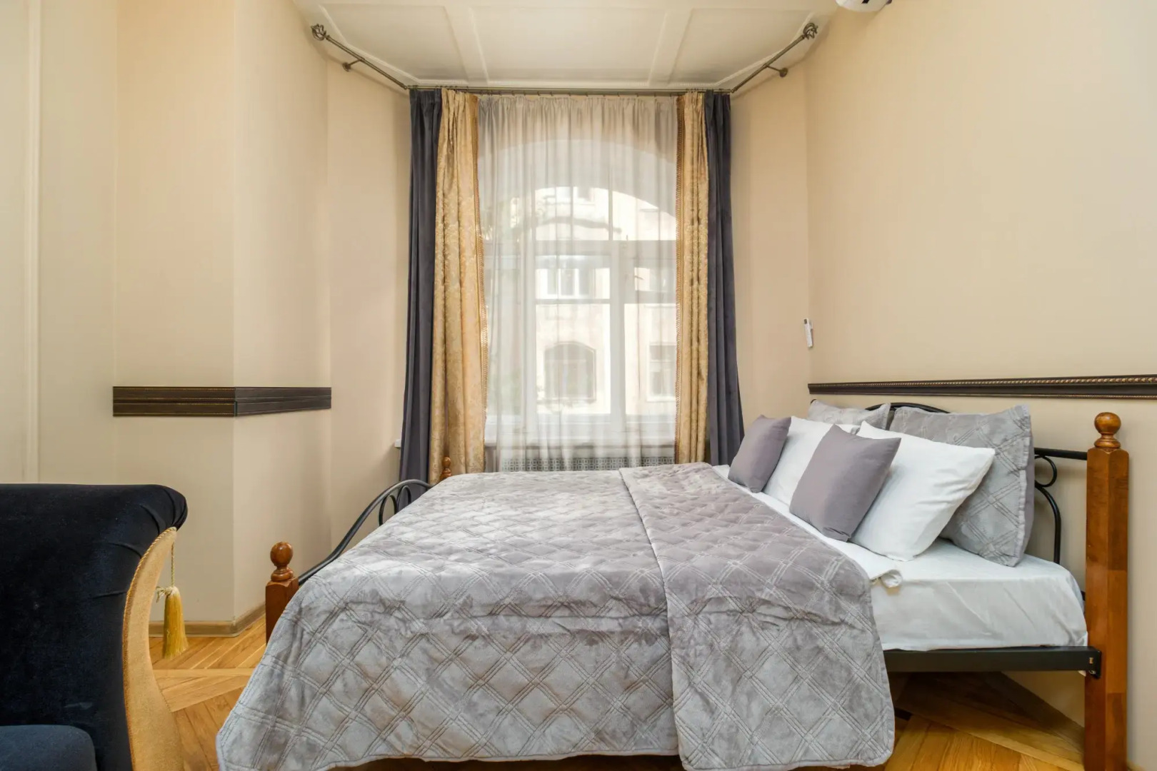 Апартаменты Лофт у Площади Восстания 5 спален