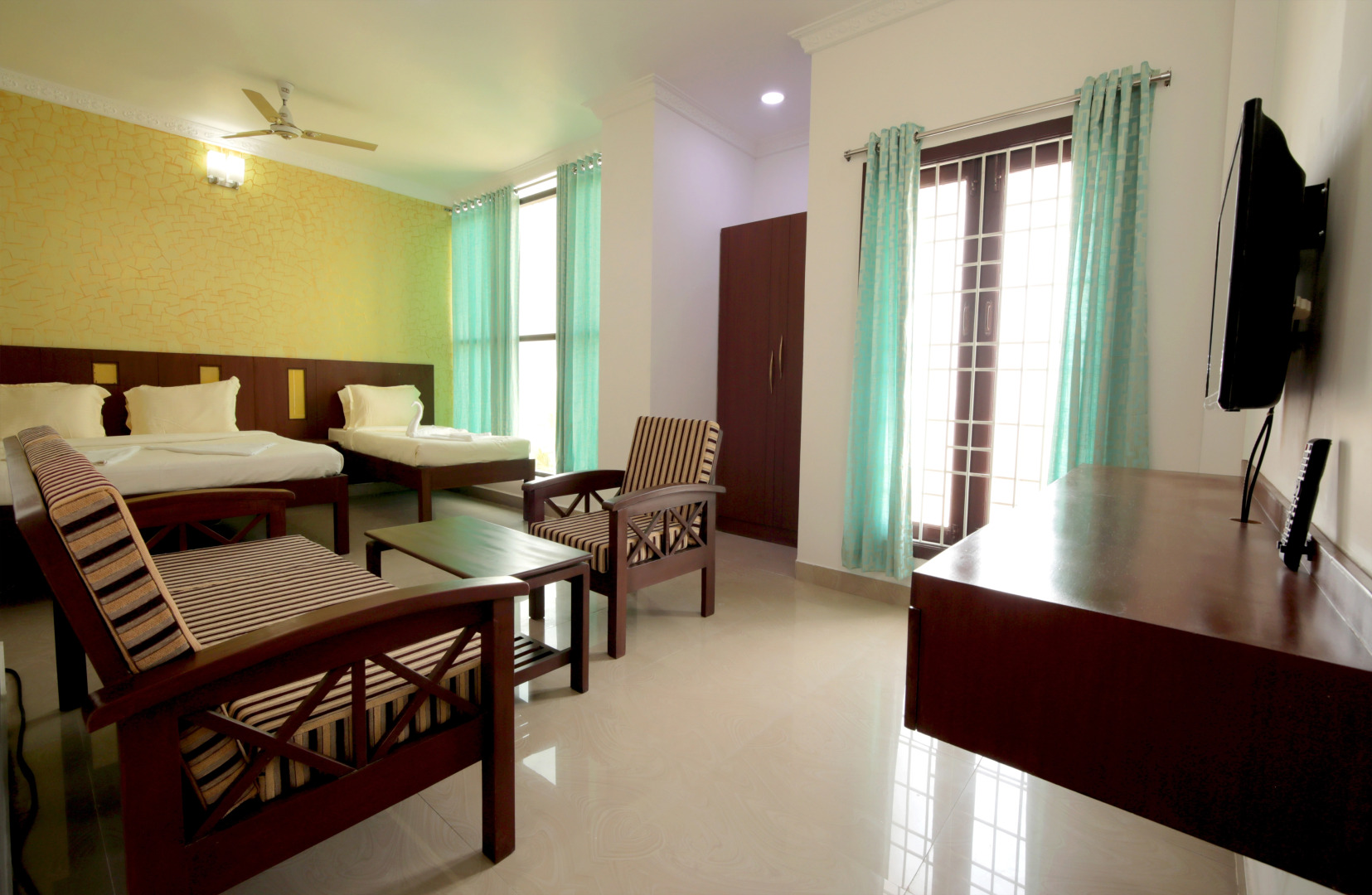 Отель Lee Crysstal