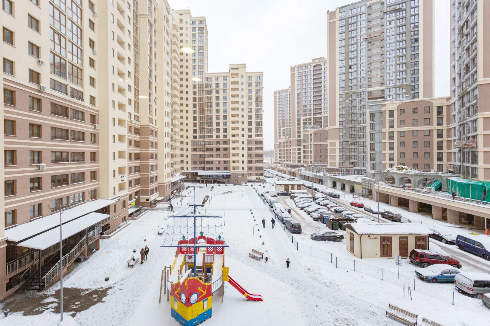Квартира на сутки Парк Челюскинцев Метро в шаговой доступности Кухня объединена с жилой зоной Отдельная спальня Wi-Fi Самозаселение