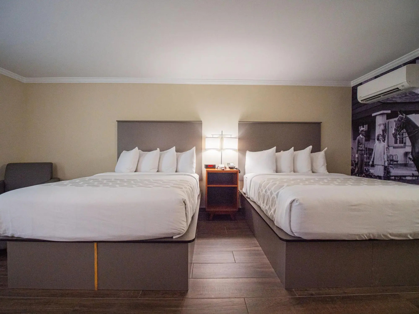 Отель Equus Inn Ocala