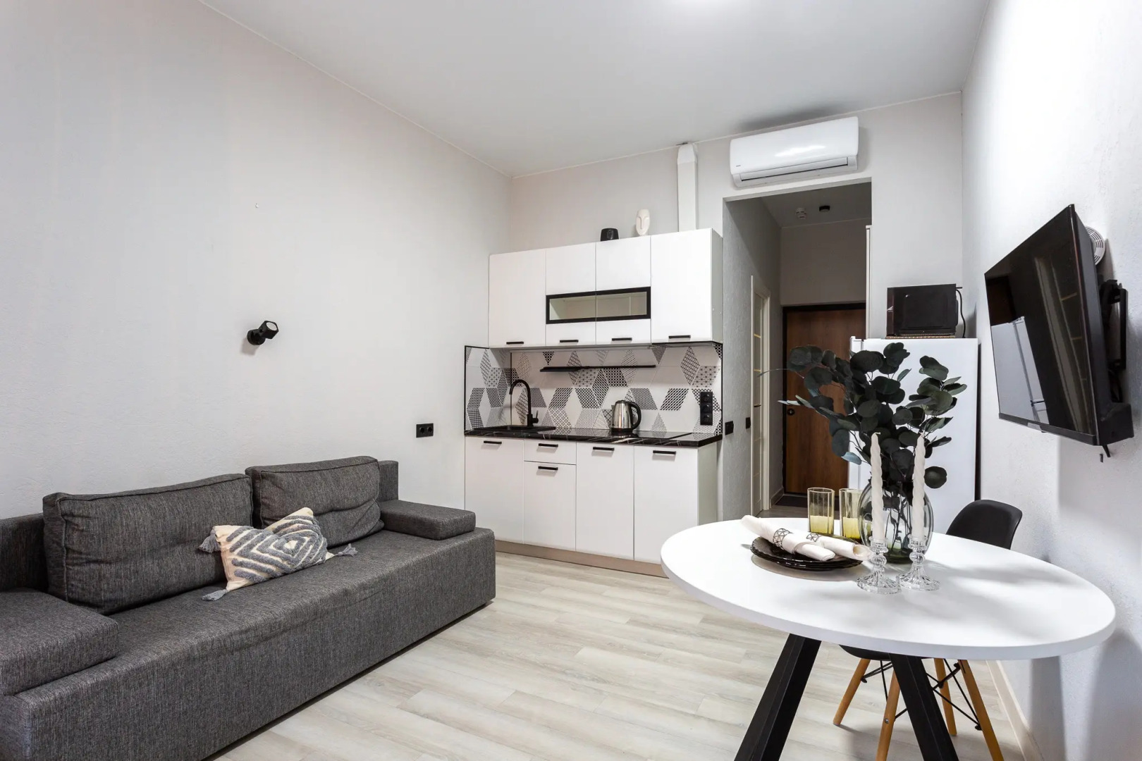 Квартира с Балконом и Видом на Лесопарк Аллея 114