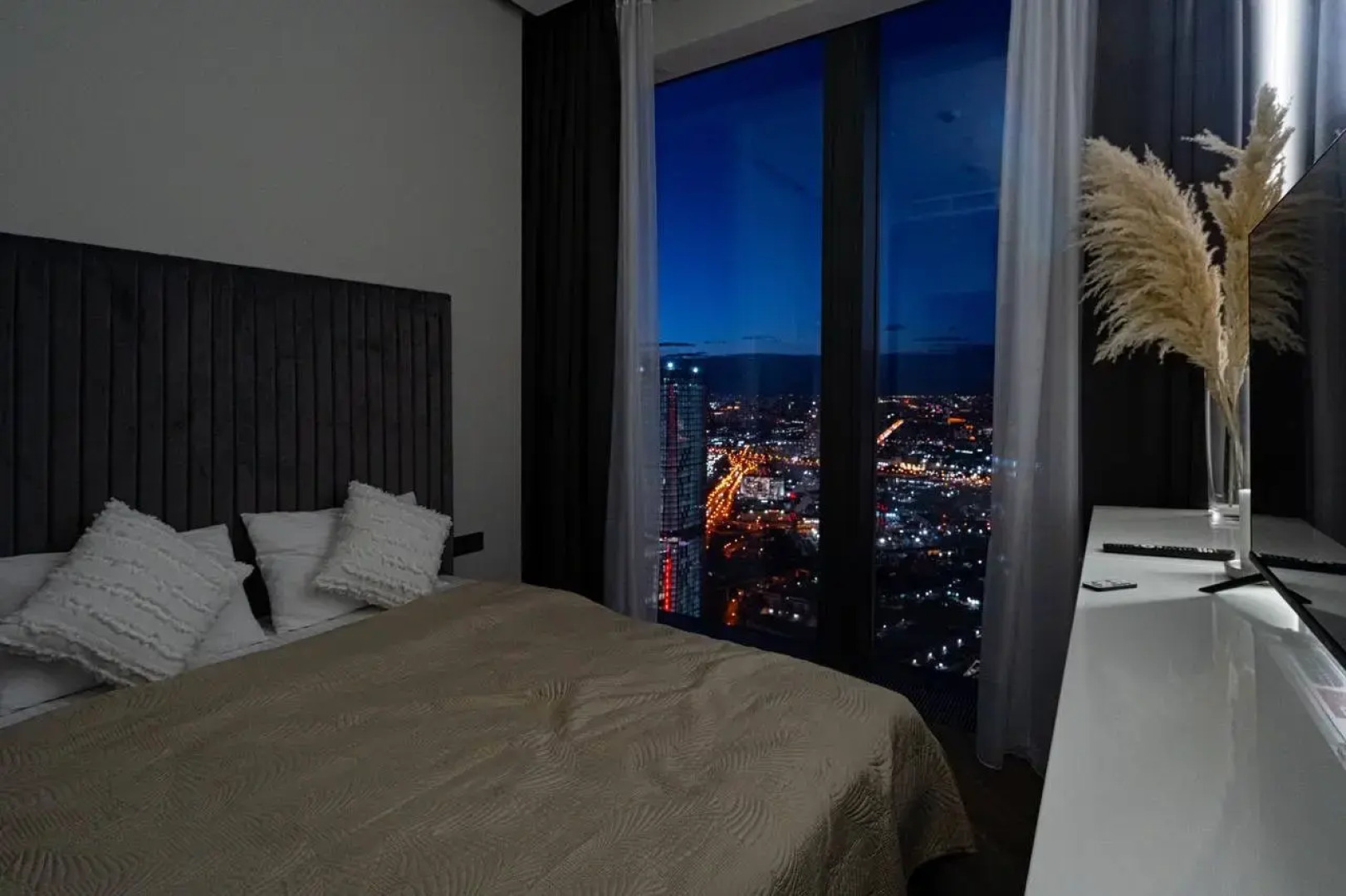 Апартаменты Sky City Moscow 59 этаж! Редкий вид на город! Интерьер нежный как лакомка!