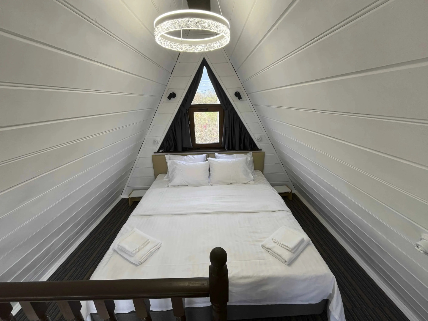 Шале Двухэтажное с зоной костра, барбекю, террасой и джакузи