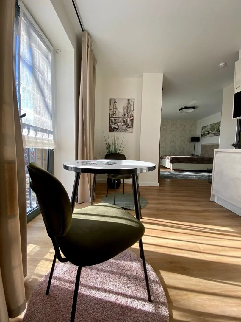 Апартаменты у берега моря с видом на парк