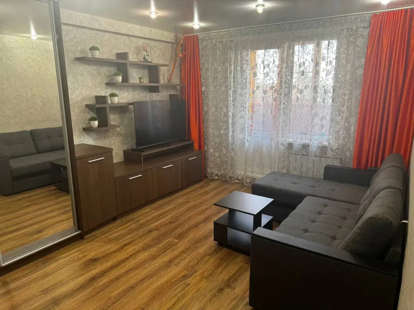 Квартира Двухкомнатная квартира рядом с аэропортом