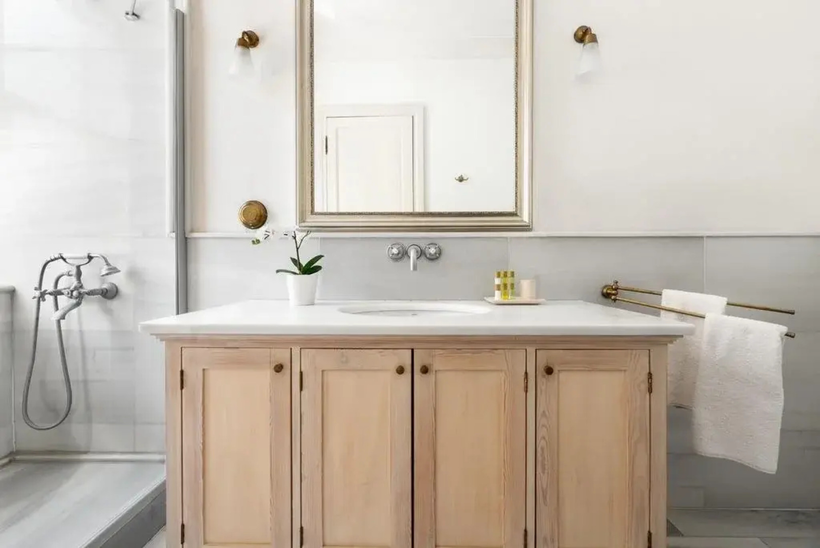 Adahan DeCamondo Pera, Autograph Collection