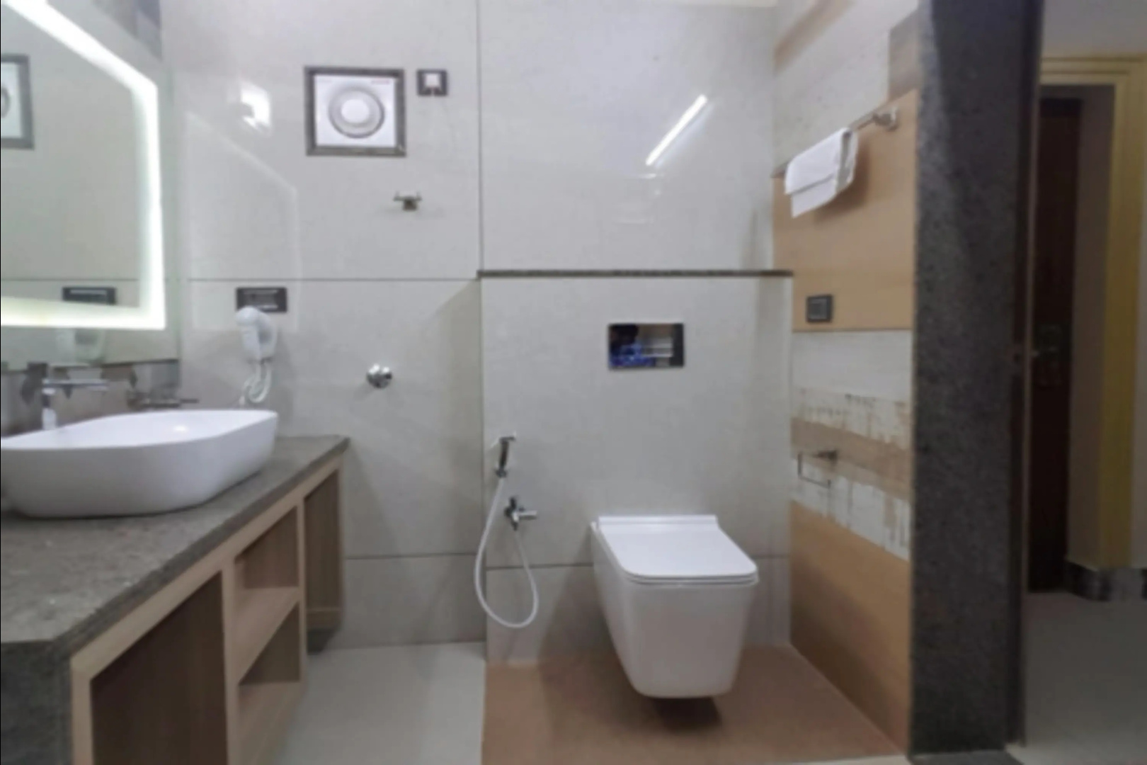 Отель JM Vista Suites